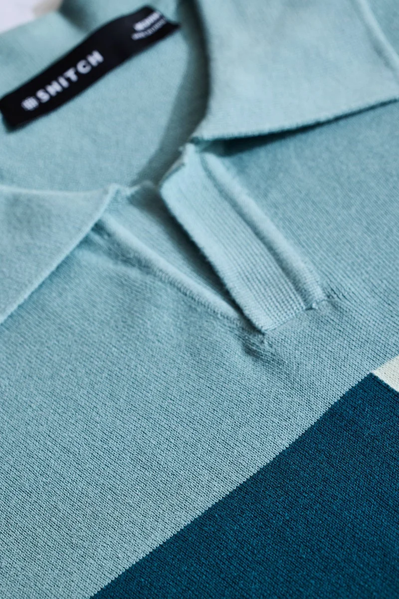 سنيتش تيشيرت بولو أزرق فاتح بتصميم كتل ألوان بقصة ضيقة